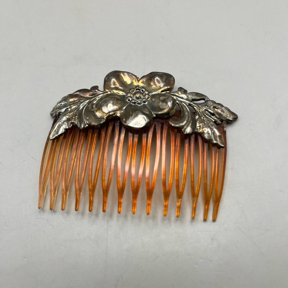Timeless Elegance Vintage Gold and Silver Hair Comb Set Touch of Old World Charm - Picture 5 of 6
